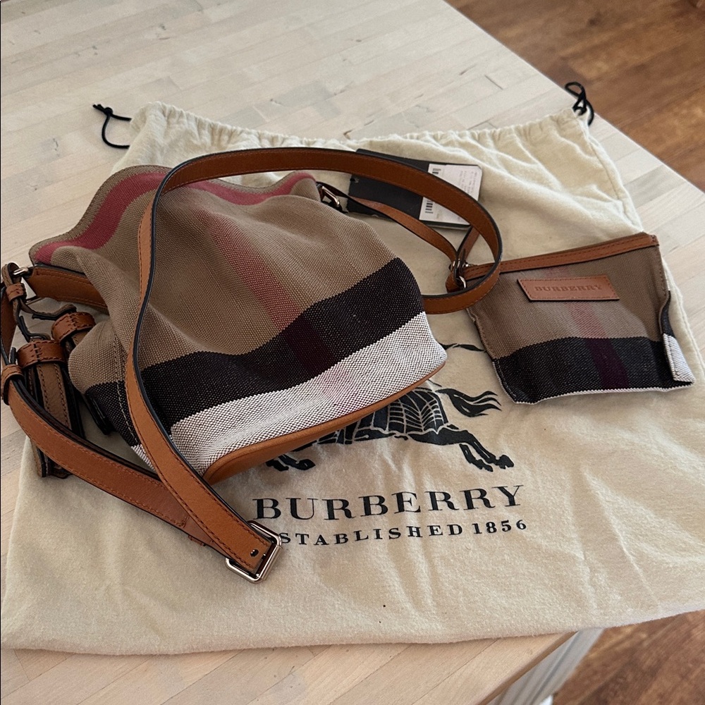 Burberry Ashby Medium Tan and Brown Bucket Bag - Picture 4 of 9